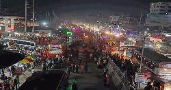 ক্লান্তি-ভরা পথ, ঘরমুখো মানুষের বাঁধভাঙা ভিড়