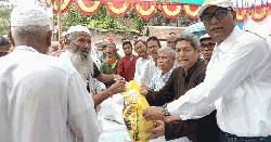 সোনারগাঁয়ে জিয়াউর রহমানের  শাহাদাত বার্ষিকী উপলক্ষে ঈদ সামগ্রী বিতরণ