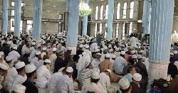 জাতীয় মসজিদের প্রথম জামাতে মুসল্লিদের ঢল