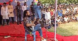 কারাগারে জেমসের গান দিয়ে মঞ্চ মাতালেন নোবেল