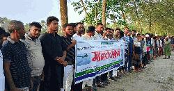 রাঙ্গাবালীতে কাঁচা রাস্তা পাকা ও সেতু-কালভার্ট নির্মাণের দাবিতে মানববন্ধন
