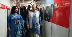 যুক্তরাজ্যে পৌঁছেছেন প্রধান উপদেষ্টা