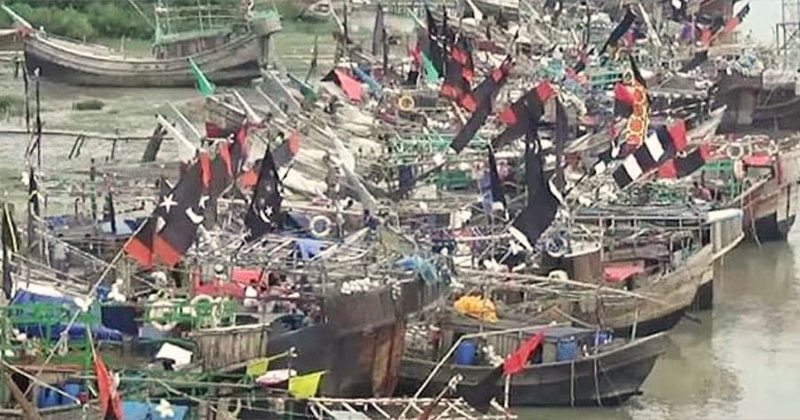 আবারো সাগরে নামছেন জেলেরা