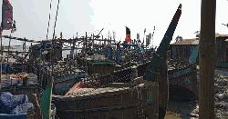 ৫৮ দিনের নিষেধাজ্ঞা শেষে সাগরে ফিরছেন লক্ষাধিক জেলে, উপকূলে ফিরেছে কর্মচাঞ্চল্য