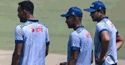 মাঠে ফেরার লড়াইয়ে তিন পেসার