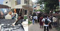সাবেক নারী এমপির বাসা থেকে অস্ত্র-মাদক উদ্ধার, ছেলে আটক