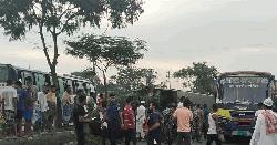 ভালুকায় সড়কে প্রাণ গেলো বাসচালকের সহকারীর, আহত ৫