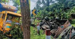 কক্সবাজারে বাস-কাভার্ডভ্যানের মুখোমুখি সংঘর্ষ, নিহত ৩