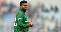 সাকিব আল হাসানসহ ১৫ জনের দেশত্যাগে নিষেধাজ্ঞা
