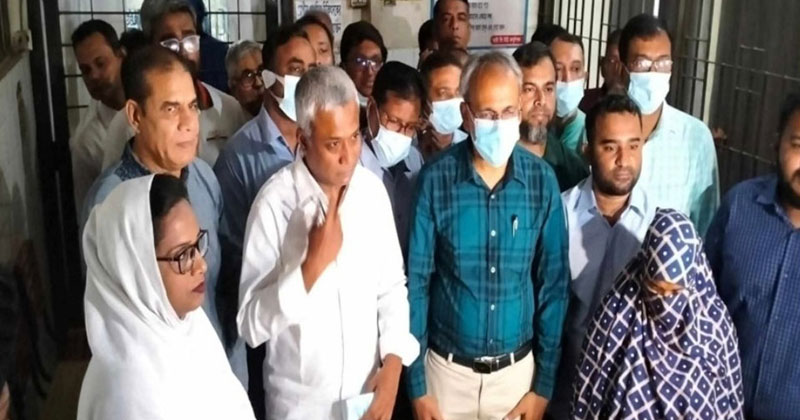 তারেক রহমানের নির্দেশে আজ সকালে নির্যাতিত শিশুটিকে দেখতে আসেন বিএনপি নেতাকর্মীরা