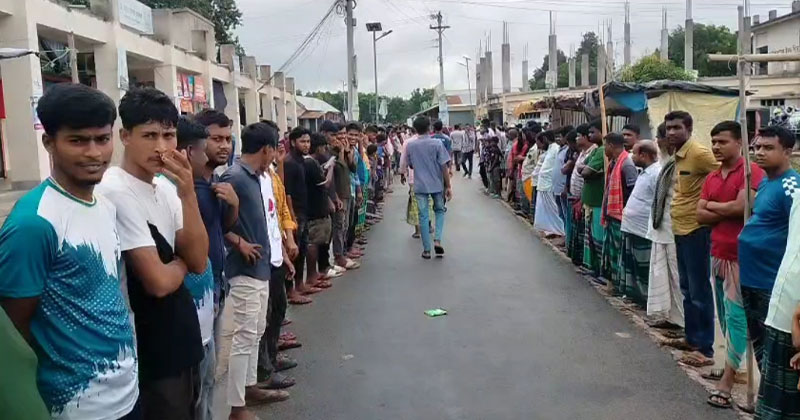 ধর্ষকদের শা‌স্তির দা‌বিতে মানববন্ধন অনু‌ষ্ঠিত।