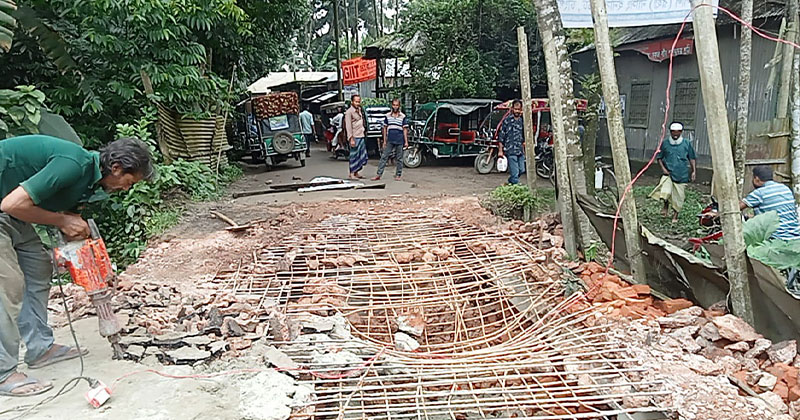 সংস্কার হচ্ছে যাচ্ছে ঝুঁকিপূর্ণ কালভার্ট।