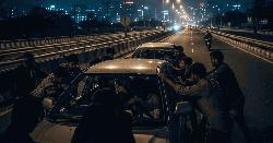 গভীর রাতে মহাসড়কে নাটকীয় ঘটনা