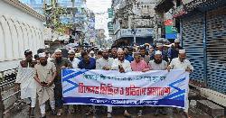 পিরোজপুরে বাণিজ্য মেলায় লটারির নামে জুয়া বন্ধের দাবিতে বিক্ষোভ