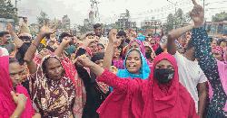 সোনারগাঁয়ে জুট মিলের শ্রমিকদের মহাসড়ক অবরোধ ও বিক্ষোভ 