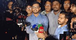ঢাবিতে ফের ককটেল বিস্ফোরণ, প্রতিবাদে মধ্যরাতে বিক্ষোভ 