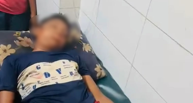  দুই নৌকার চাপায় এক কিশোরের মর্মান্তিক মৃত্যু।