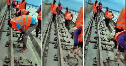 যমুনা সেতু থেকে সরিয়ে ফেলা হচ্ছে রেললাইন