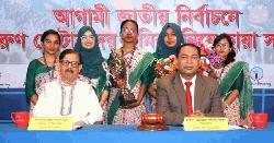 হাসিনা ছিল কুৎসিত স্বৈরাচার, হিটলারকেও হার মানিয়েছিল : মান্না