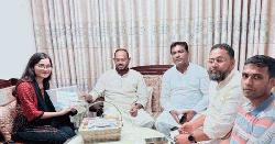 মেধাবী শিক্ষার্থীদের উৎসাহ যোগাতে টুকুর উপহার