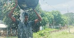 ভালোবেসে বিয়ে, স্ত্রী তালাক দেওয়ায় দুধ দিয়ে গোসল চা দোকানির