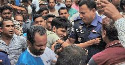 সাতক্ষীরা প্রেসক্লাবে সাংবাদিকদের উপর হামলা, সভাপতিসহ আহত ৩০