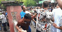 সাতক্ষীরা প্রেসক্লাবে সাংবাদিকদের ওপর সন্ত্রাসী হামলা, আহত ৩০