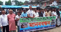 সাংবাদিকদের ওপর হামলা প্রতিবাদে মানববন্ধন