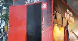 বাংলামোটরে এনসিপির পদযাত্রার গাড়িতে ককটেল হামলা, আহত ৪
