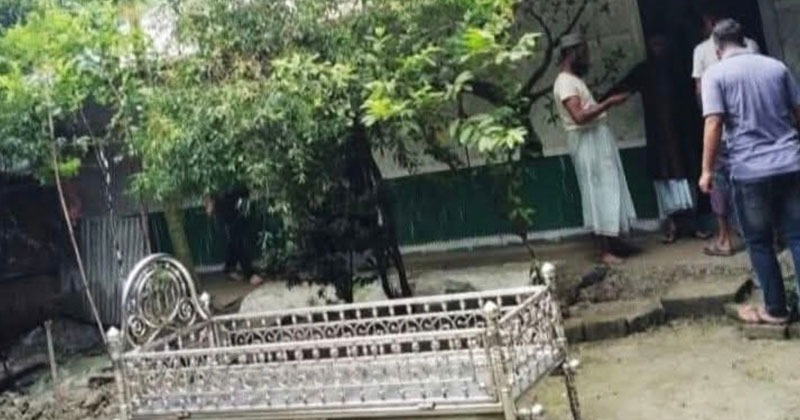 বাবার মৃত্যুশোক নিয়েই আলিম পরীক্ষায় বসতে হলো একজন শিক্ষার্থীকে।