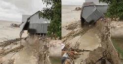 শরীয়তপুরের জাজিরায় পদ্মা সেতু প্রকল্পের রক্ষা বাঁধে ধস