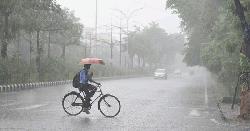রাজধানীতে ২৪ ঘণ্টায় ৪৫ মিলিমিটার বৃষ্টি রেকর্ড, ঝরবে আজও