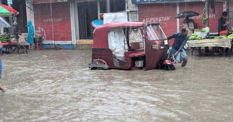 গত ২৪ ঘণ্টায় ১৫৩.৬ মিলিমিটার বৃষ্টিপাত রেকর্ড করা হয়েছে চট্টগ্রামে।