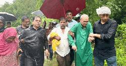 ফুটবলার ঋতুপর্ণা চাকমার অসুস্থ মায়ের পাশে বিএনপি