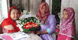 মুখ দিয়ে লিখে এসএসসিতে জিপিএ-৫, লিতুনজিরার বাড়িতে ইউএনও