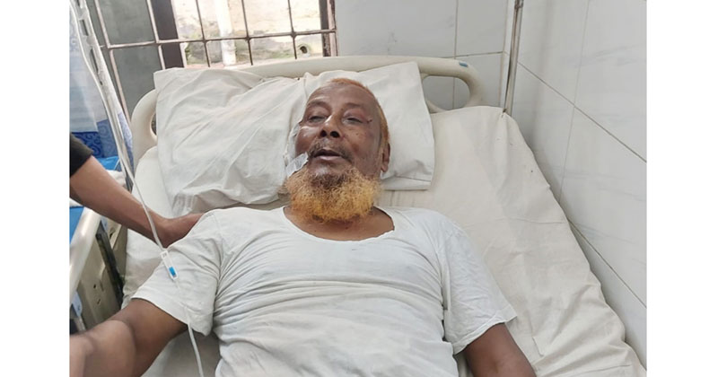 আহত সেই ইমাম বর্তমানে শঙ্কামুক্ত বলে জানিয়েছে তার পরিবার।