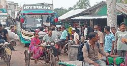 খুলনা পাইকগাছা রোডে বাস চলাচল বন্ধ 