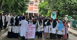 শিক্ষার্থীদের শাটডাউনে অচল ক্যাম্পাস, শেষদিনেও ভর্তি হতে পারেনি কেউ