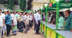 ভালুকায় উচ্ছেদ হওয়া চা দোকানিদের মাঝে টি-স্টল বিতরণ