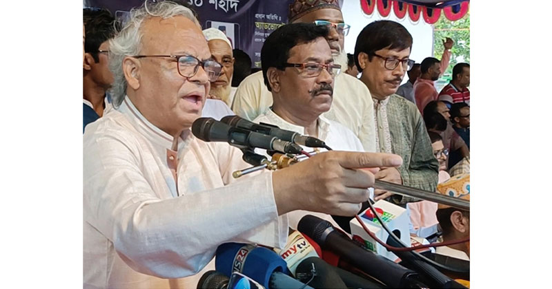 ‘আমরা বিএনপি পরিবারে’র পক্ষ থেকে সহায়তা প্রদান অনুষ্ঠানে বিএনপির জ্যেষ্ঠ যুগ্ম মহাসচিব রুহুল কবির রিজভী