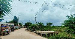 নবীনগরে মহেশ রোডের রাস্তা দখল করে পাকা দোকান নির্মাণ