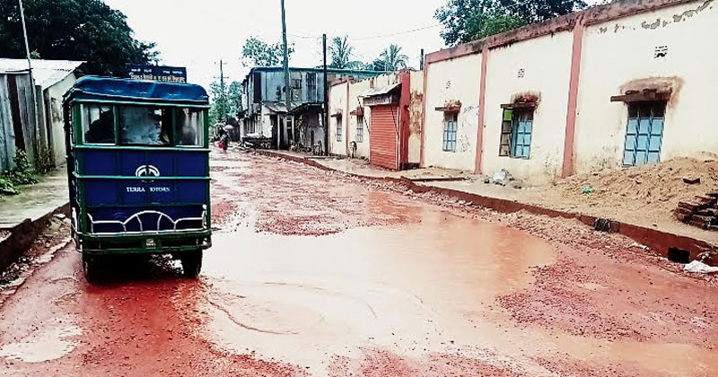 এই টানা বৃষ্টির ফলে কলকারখানায় উৎপাদন কাজ কমে গিয়েছে