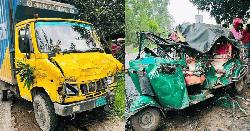 গাজীপুরে অটোরিকশা-কাভার্ডভ্যান সংঘর্ষে নিহত ৪