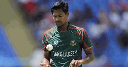 পাওয়ারপ্লেতেই ধস: বাংলাদেশের বোলিং তোপে কাঁপছে পাকিস্তান