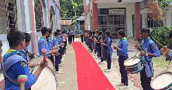 কালকিনিতে লাল গালিচা সংবর্ধনা প্রত্যাখ্যান করলেন ইউএনও