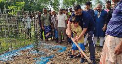 নীলফামারীতে নিজ গ্রামে দাফন সম্পন্ন হলো শিক্ষিকা মাহরিনের