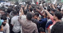 ৬ দাবিতে মাইলস্টোনের শিক্ষার্থীদের বিক্ষোভ
