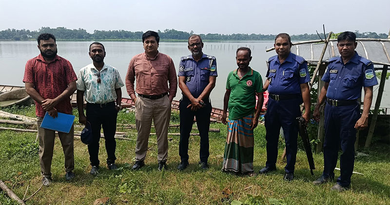 খামারে মৃত মুরগির নাড়িভুড়ি খাওয়ানোর অপরাধে জরিমানা
