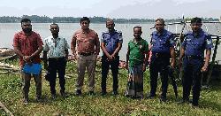 খামারে মৃত মুরগির নাড়িভুড়ি খাওয়ানোর অপরাধে জরিমানা