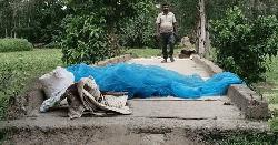 রায়গঞ্জে সেতুর দুই পাশে নেই রেলিং, ঝুঁকি নিয়ে চলাচল